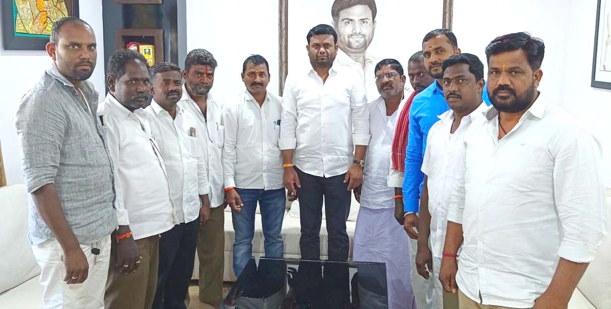 ఇండ్ల స్థలాలు కేటాయించండి
