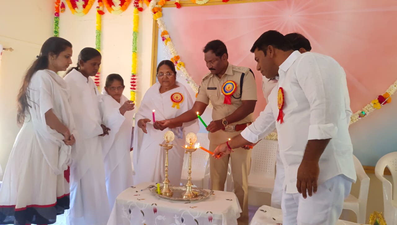 అందరు దైవ చింతన కలిగి ఉండాలి