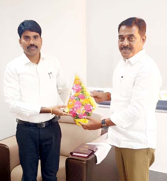 జిల్లా కలెక్టర్ నారాయణ రెడ్డితో రాజు గౌడ్ భేటి
