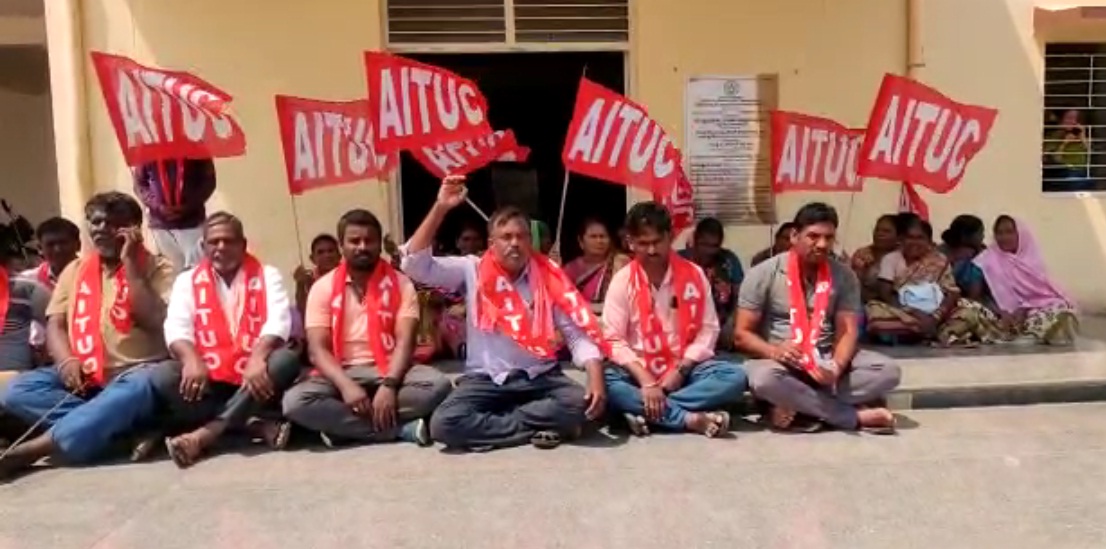 కేక పెట్టిన మున్సిపల్ కార్మికులు