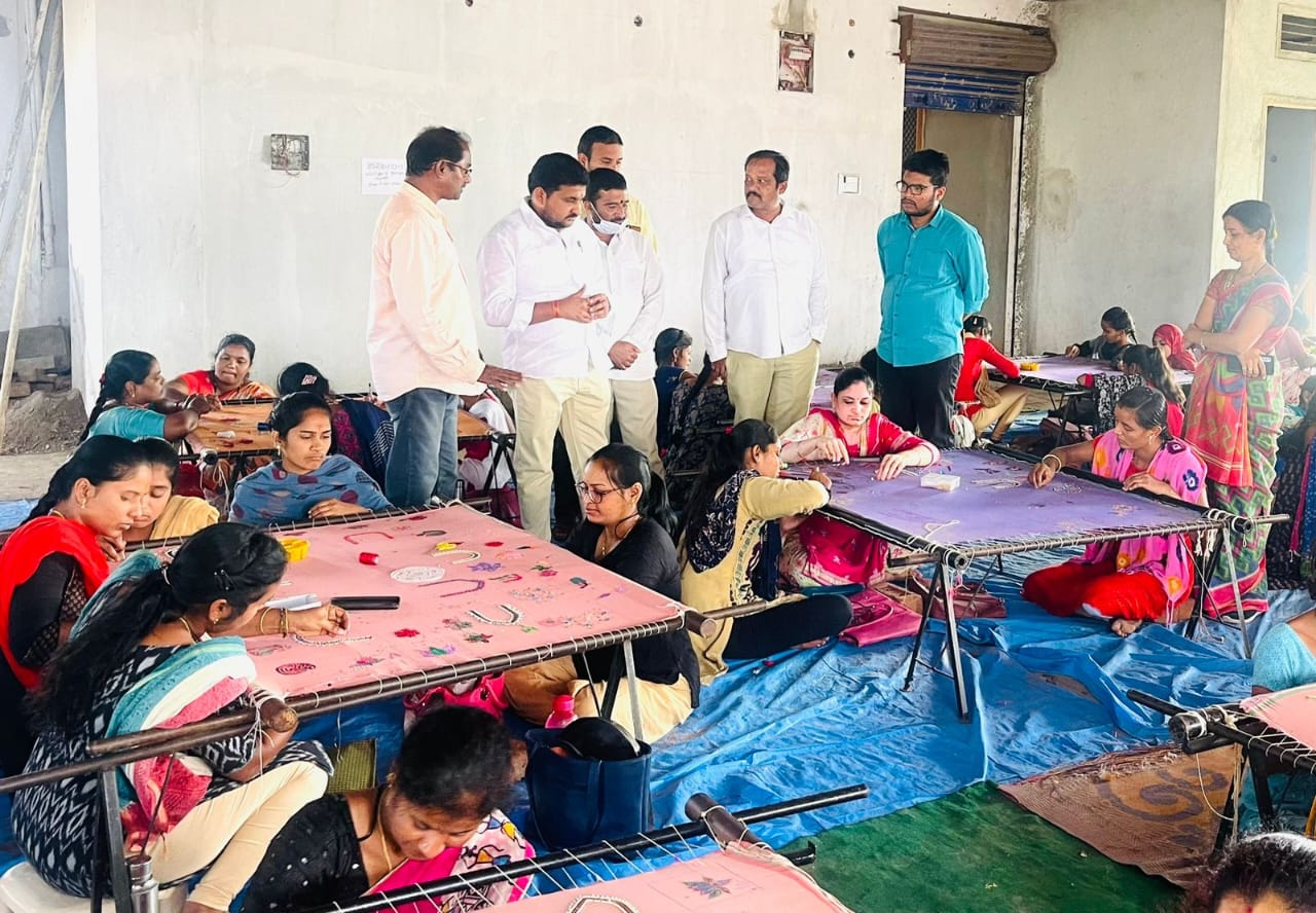 నైపుణ్య రంగాల్లో రాణించాలి