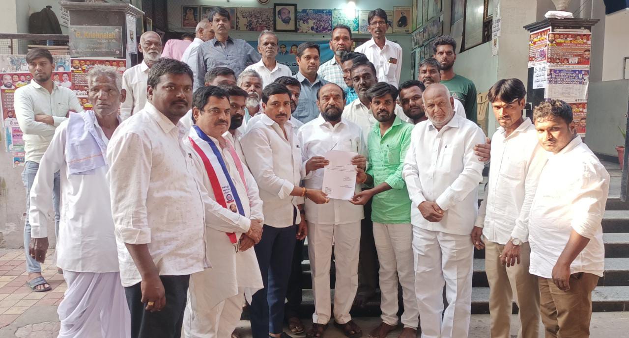 బీసీ సంఘం పెద్దేముల్ మండల అధ్యక్షులుగా సర్పంచ్ శ్రావణ్ కుమార్