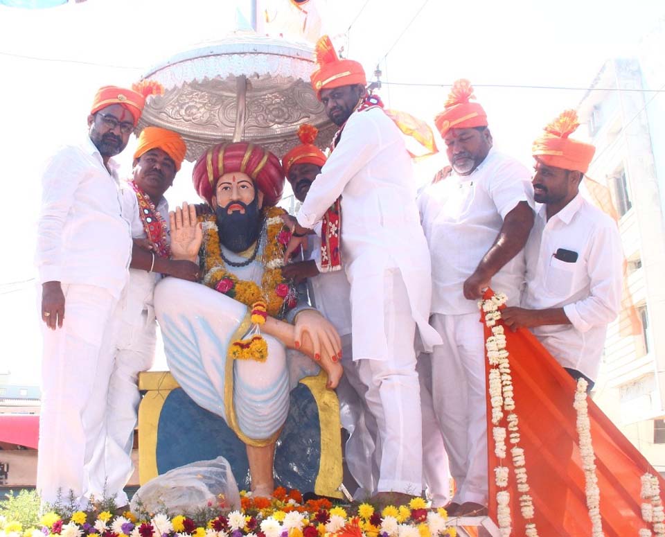 గిరిజనుల సంక్షేమానికి సర్కారు కృషి