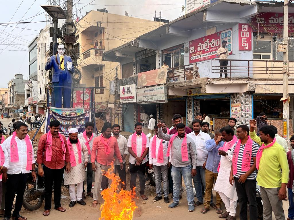 బండిపై భగ్గుమన్న బీఆర్ఎస్ నేతలు