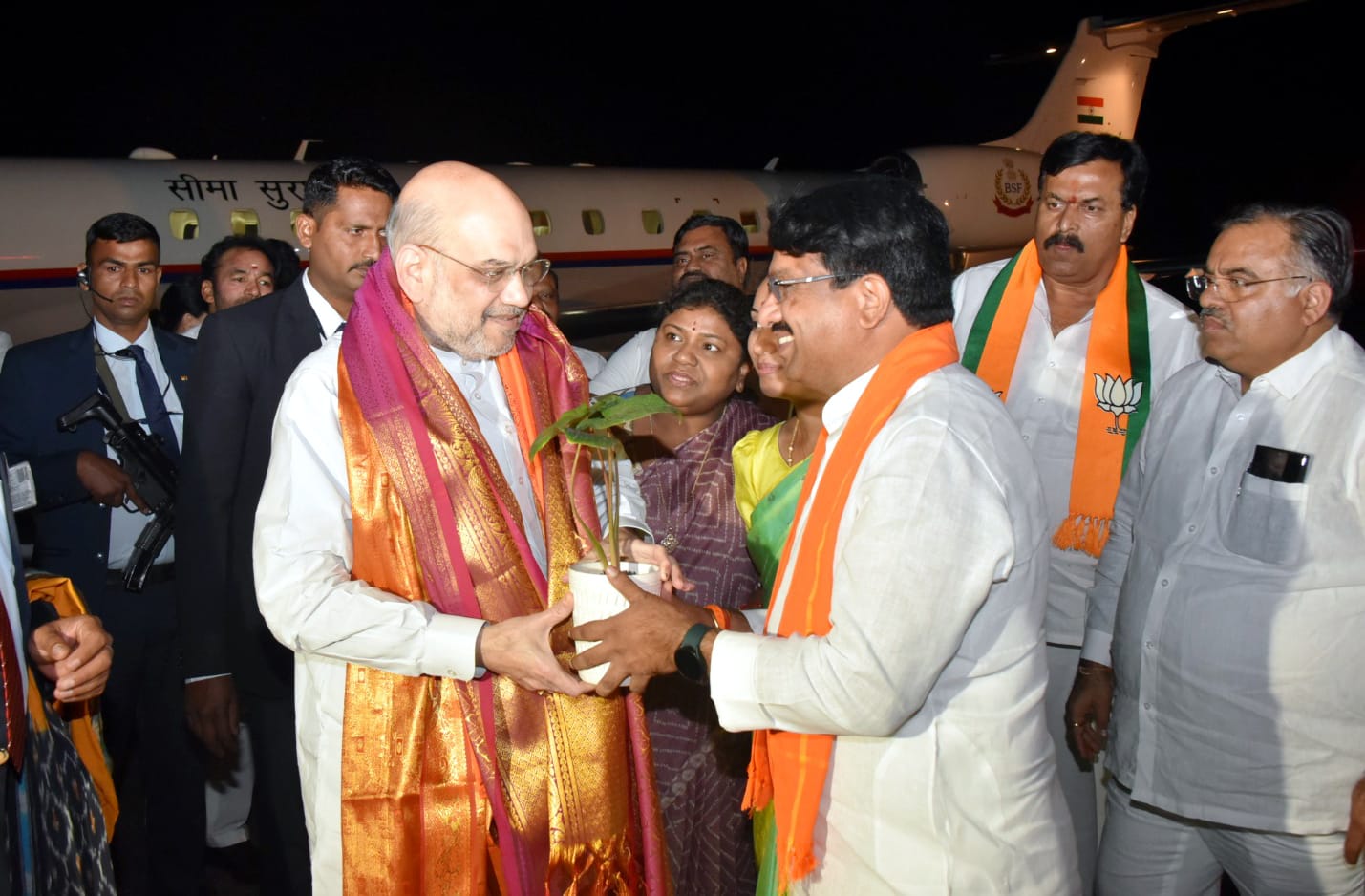 బీజేపీ సాత్‌ హై.. డర్ నేకా నహి..!