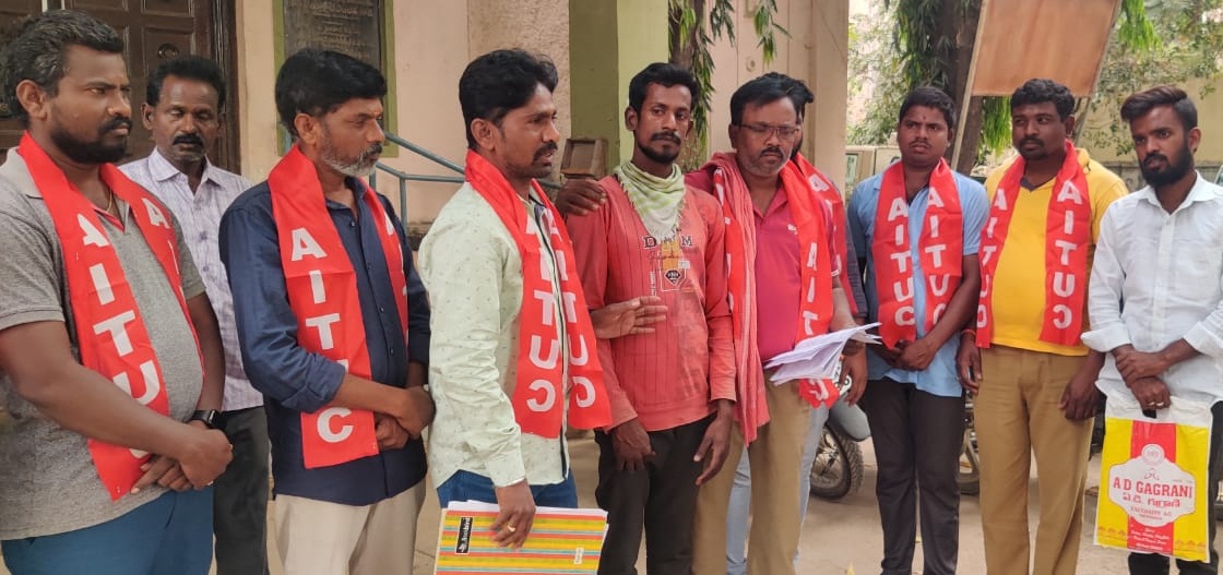 పీఆర్సీ వేతనాలు చెల్లించాలి