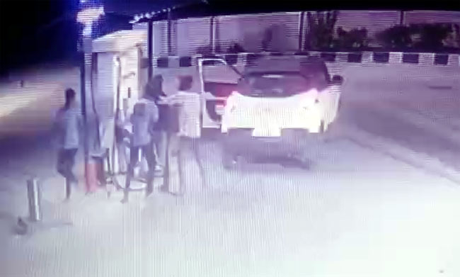 పెట్రోల్‌ పోయడమే పాపమైంది