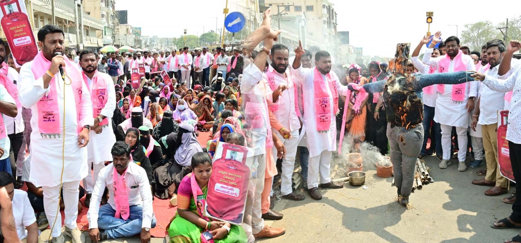 భారం మోపే బీజేపీని బొందపెట్టాలే..!