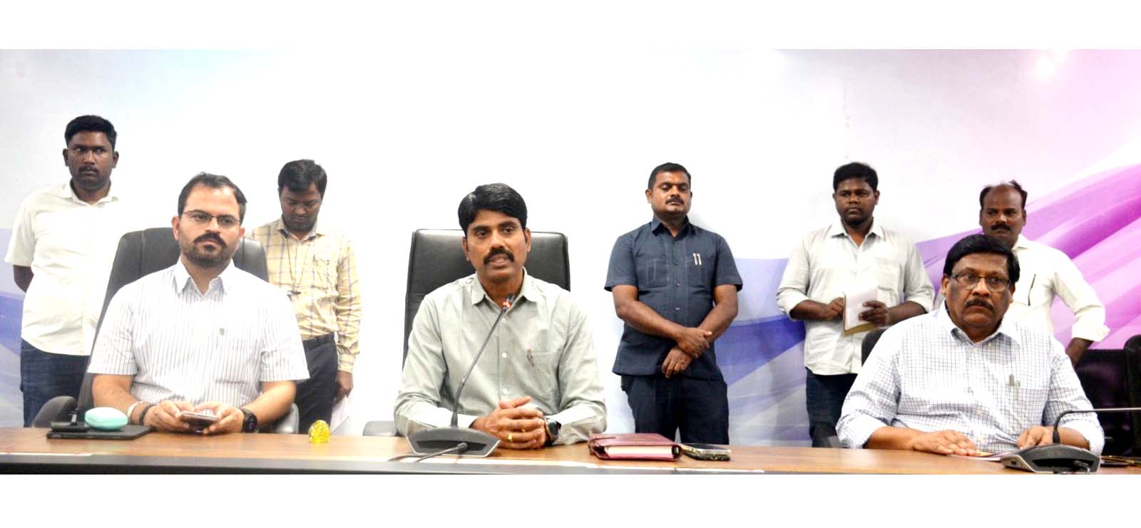 యాప్‌ అటెండెన్స్‌తోనే జీతాలు..!