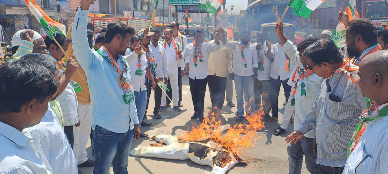 లిక్కర్, లీకేజీలపై భగ్గుమన్న కాంగ్రెస్