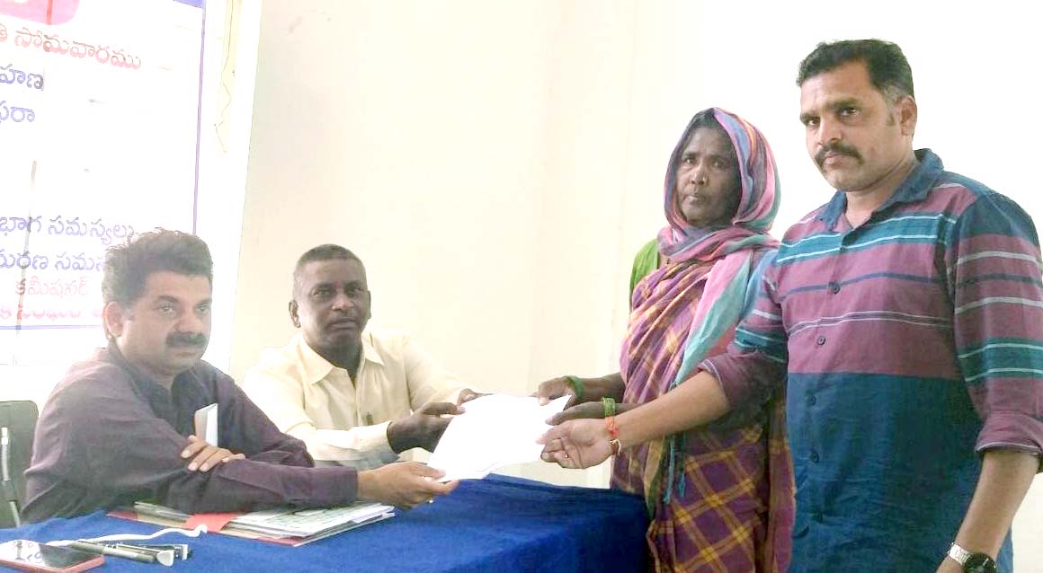 ప్రజావాణిలో ఆరు ఫిర్యాదులు
