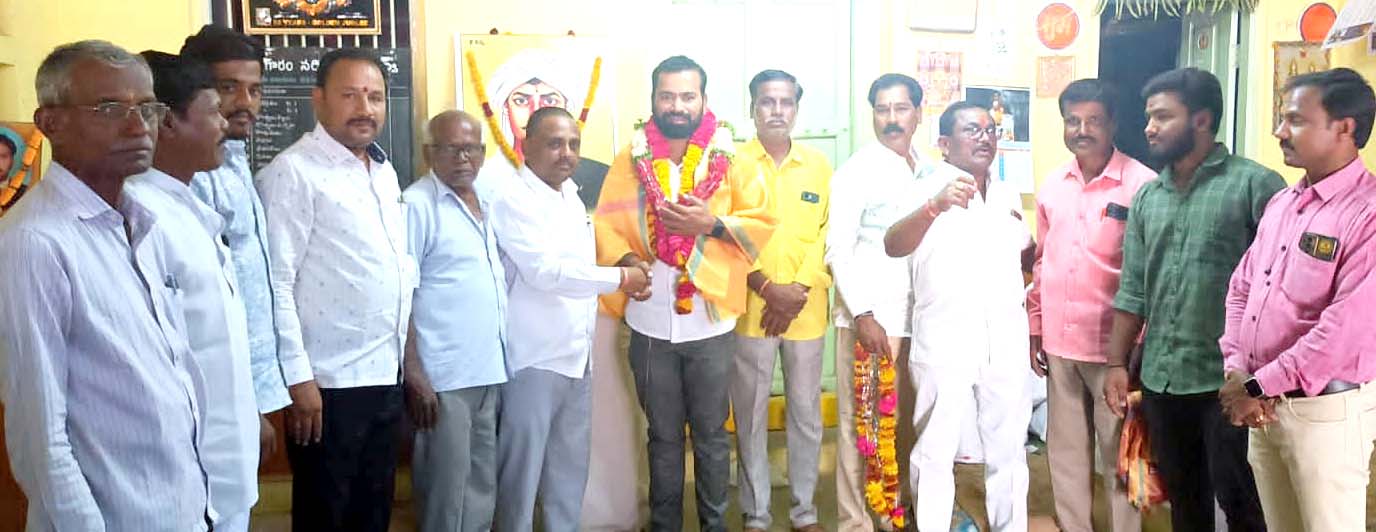 కురుమ సోదరులు అన్నింట్లో ముందుండాలి