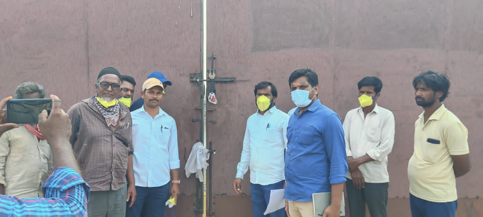 కాలుష్య కర్మాగారానికి లాక్..!