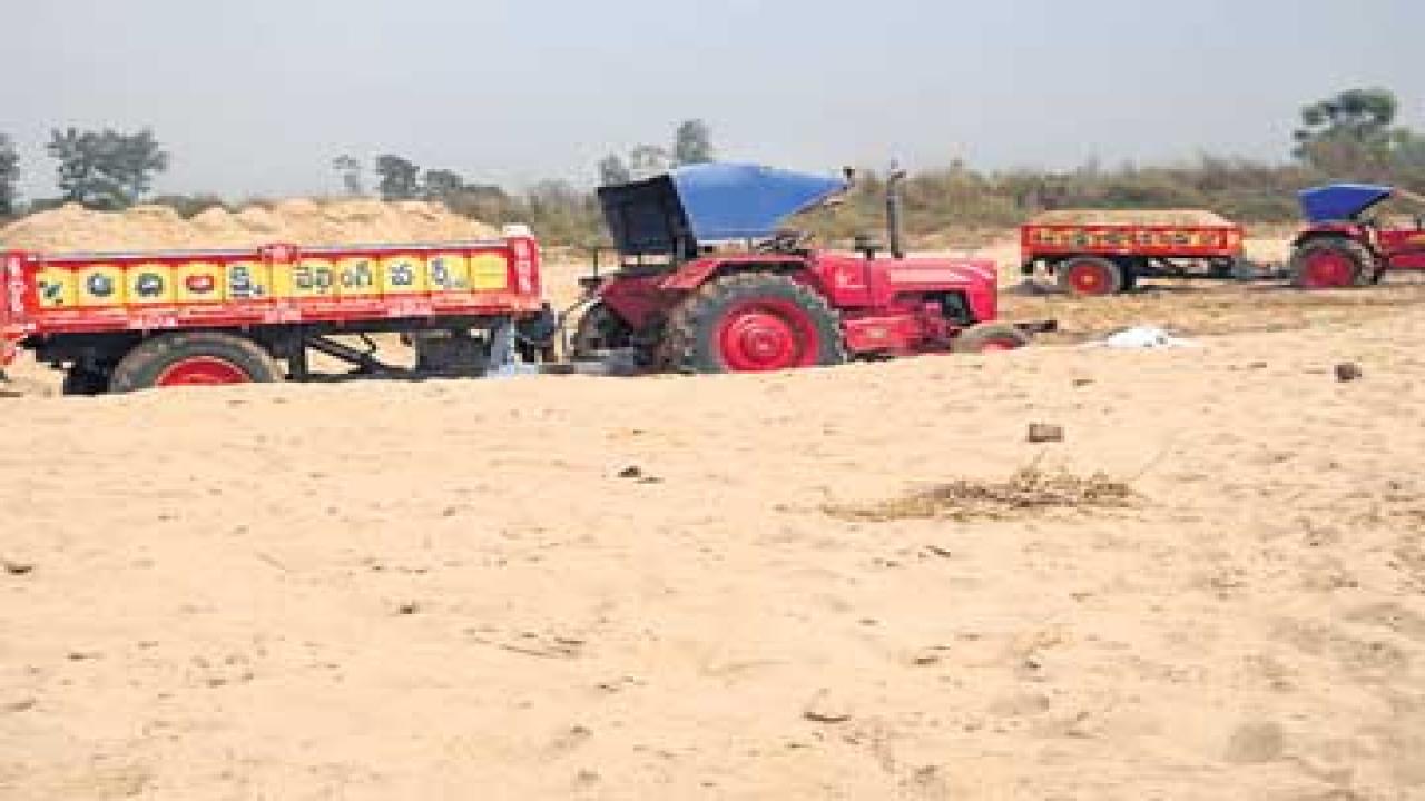 అక్రమ ఇసుక దందాకు చెక్..!