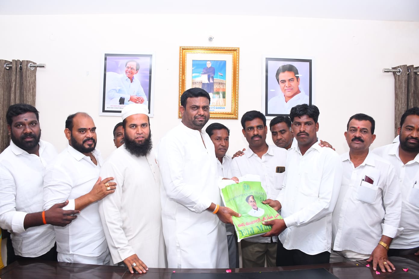 పండగలకు సర్కారు ప్రాధాన్యం