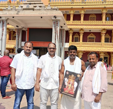 రాఘవేంద్రుని సన్నిధిలో బీఆర్ఎస్ నాయకులు