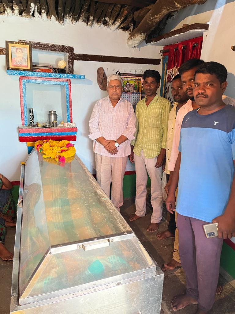 బీఆర్ఎస్‌ నాయకుని కుటంబానికి సానుభూతి
