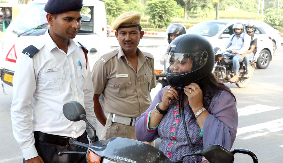 హెల్మెట్ ధారణపై కొత్త రూల్..!