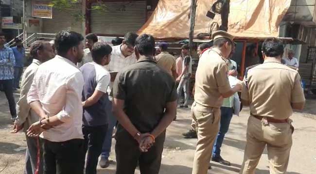 హైకోర్టు సమీపంలో వ్యక్తి దారుణ హత్య