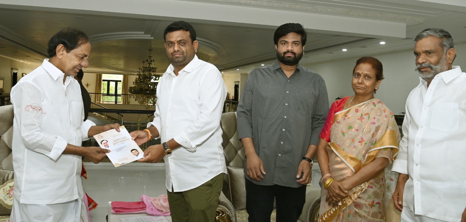 సీఎం కేసీఆర్‌తో ఎమ్మెల్యే పైలెట్ భేటీ..!