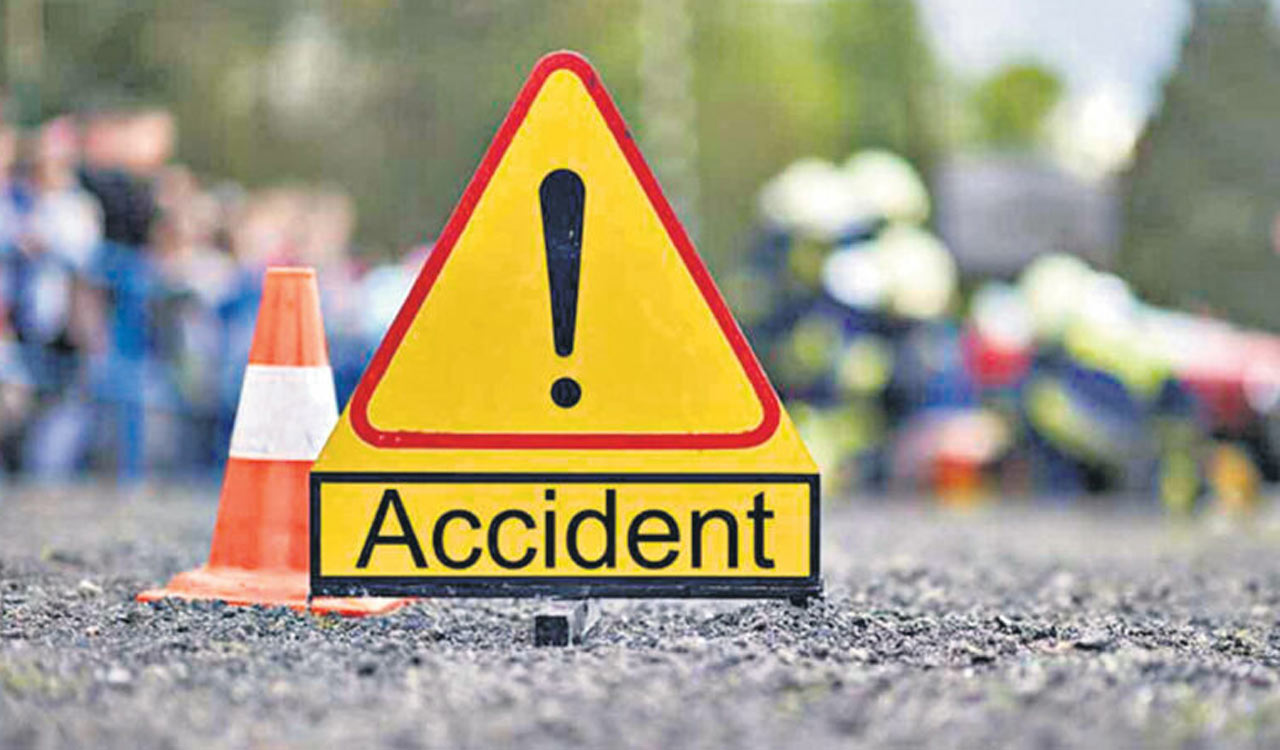 రోడ్డు ప్రమాదంలో హోంగార్డుకు గాయాలు
