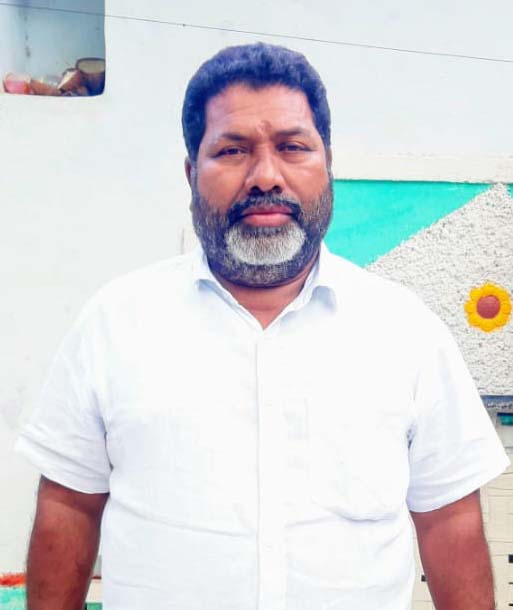 భార్య కోసం పదవి త్యాగం..!