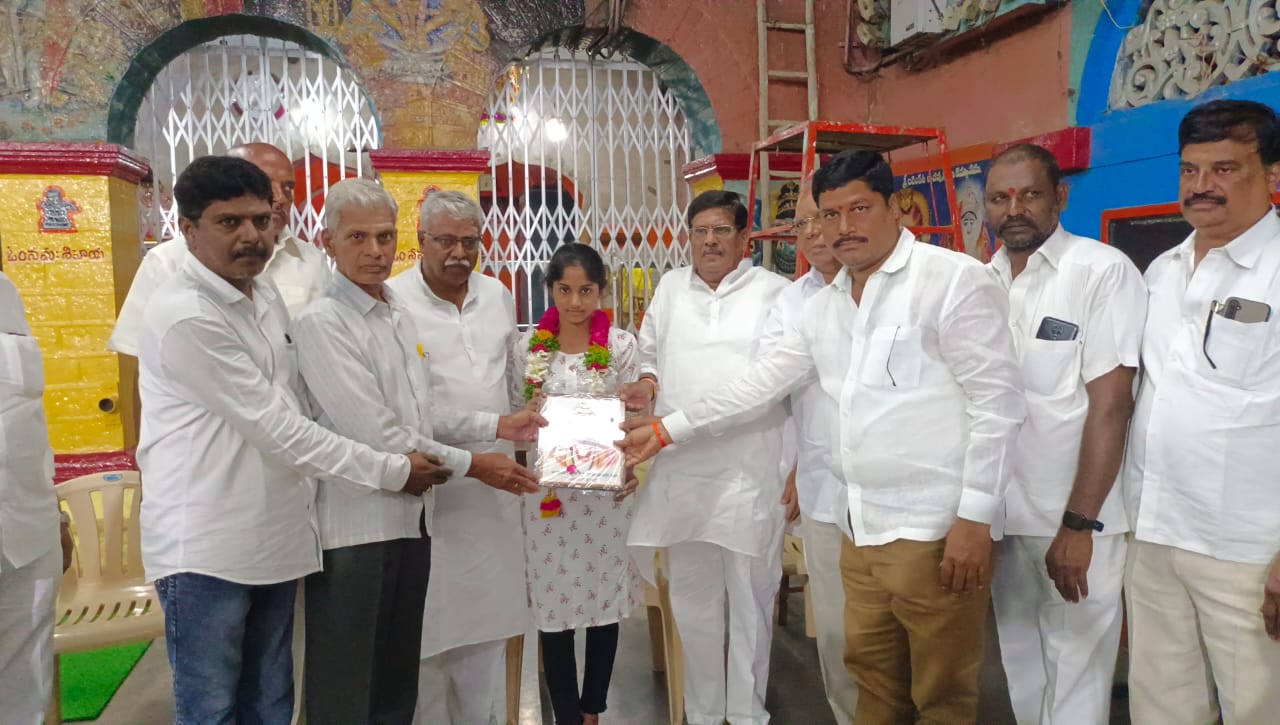 విద్యతో ఉన్నత భవిష్యత్తు