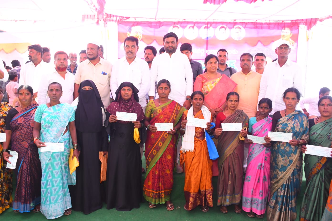 మహిళల సంక్షేమానికి పెద్దపీట