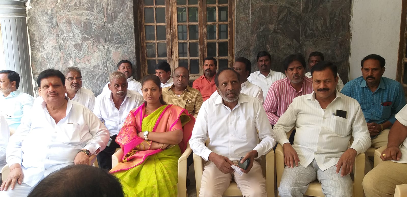 సొంత పార్టీ అభివృద్ధిపై విమర్శలా..!