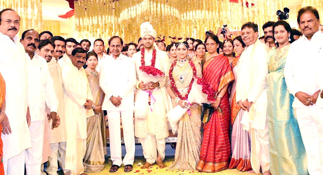 పట్నం పెండ్లి కూతురుకి సీఎం ఆశీర్వాదం