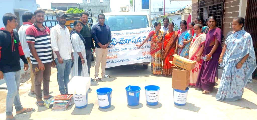 పరిసరాల పరిశుభ్రతకు ప్రాధాన్యమివ్వాలి
