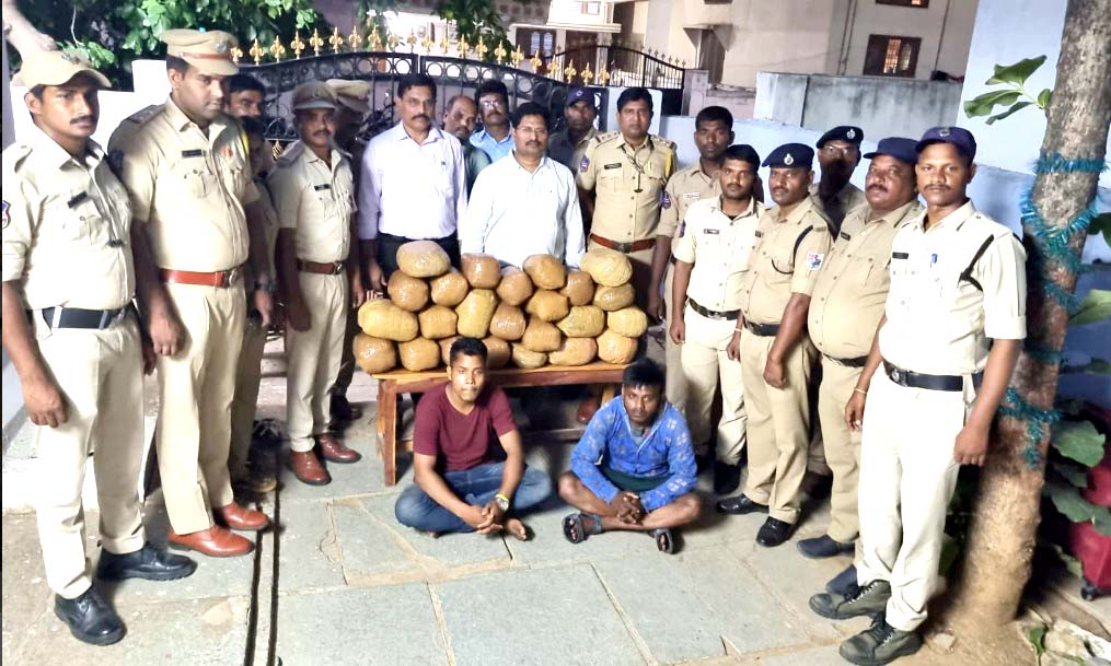 అత్తరు చల్లి.. గంజాయి రవాణా..!