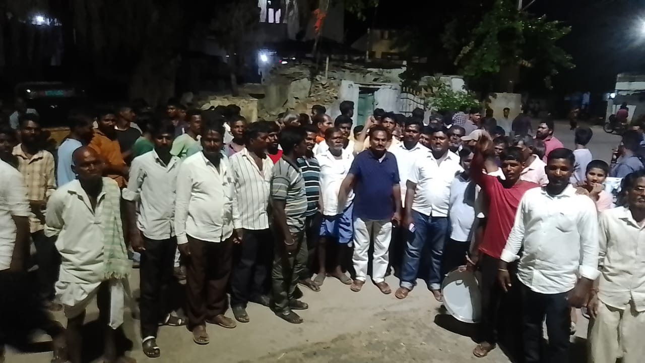 అక్రమ ఇసుక రవాణా అడ్డుకుంటాం