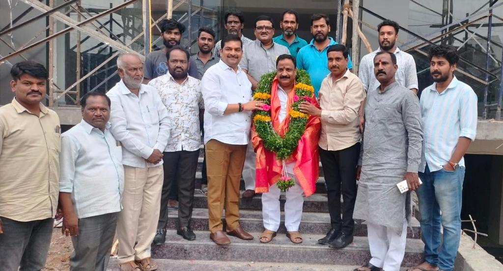 జిల్లా న్యాయవాది మాధవరెడ్డికి ఘన సన్మానం