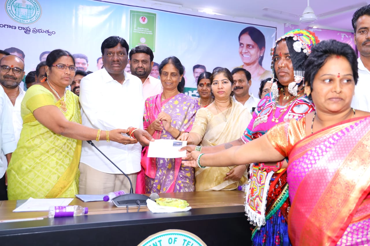 గిరిజన పక్షపాతి సీఎం కేసీఆర్