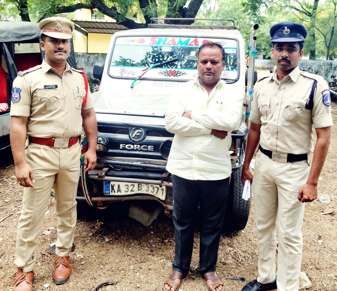 గుద్దేసీ.. పారిపోయాడు..!