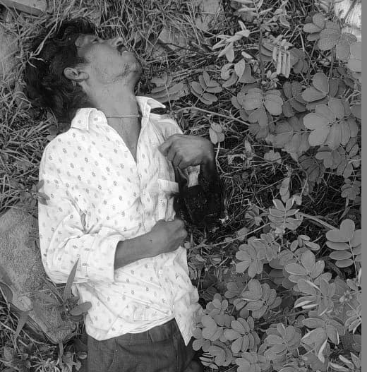విద్యుత్ వైరు పట్టుకుని వ్యక్తి ఆత్మహత్య