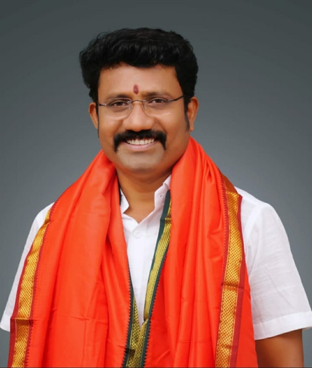మోడీని విమర్శించే స్థాయి ఎమ్మెల్యేది కాదు