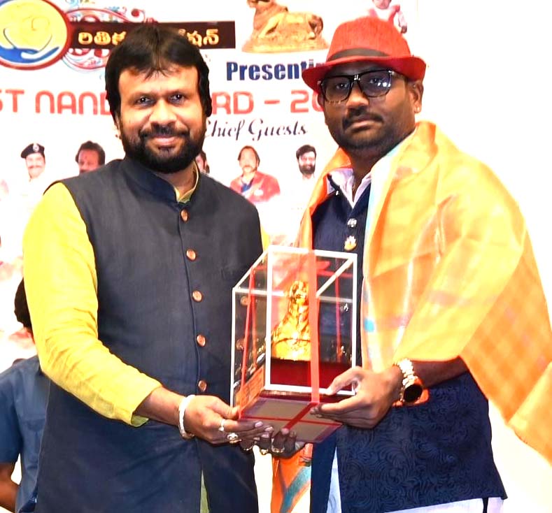 యువ సేవకుడికి బంగారు నంది అవార్డు