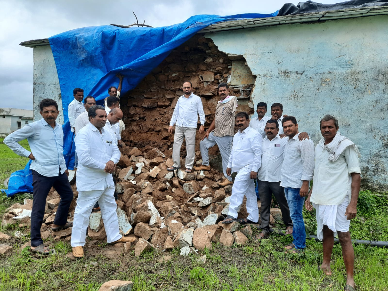 ఆధైర్యపడొద్దు.. ఆదుకుంటాం..!