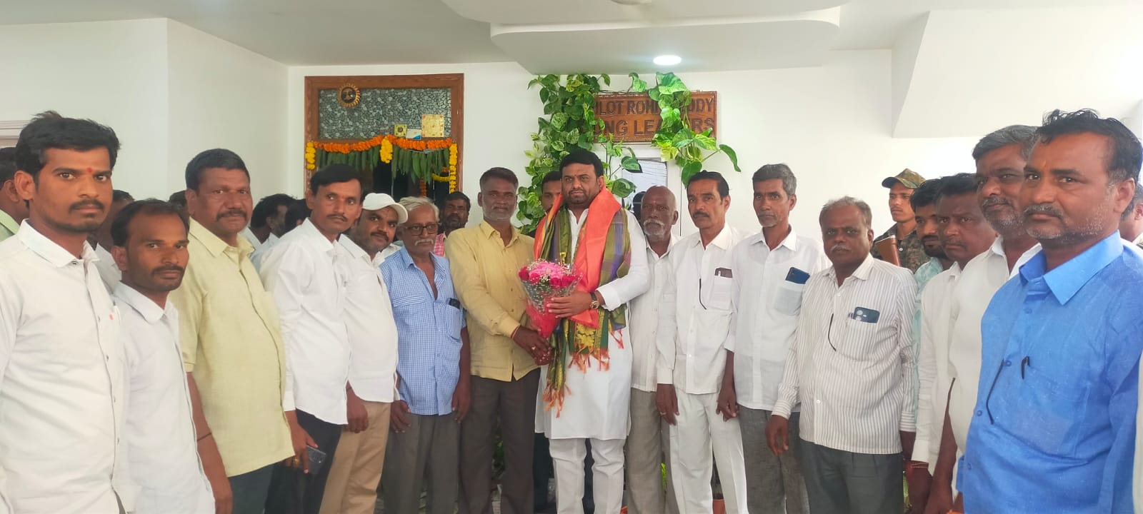 పైలెట్‌ను కలిసిన విశ్వబ్రాహ్మణ సంఘం
