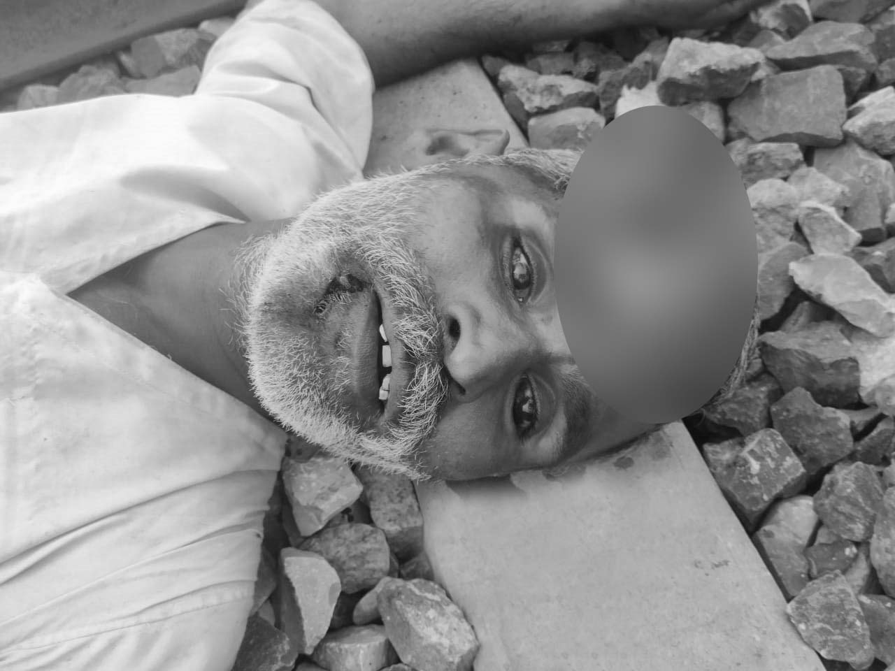 రైలు ఢీకొని వ్యక్తి మృతి