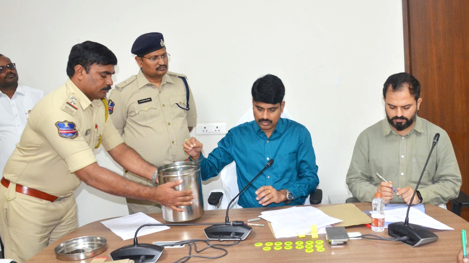మద్యం దుకాణాల రిజర్వేషన్లు ఖరారు