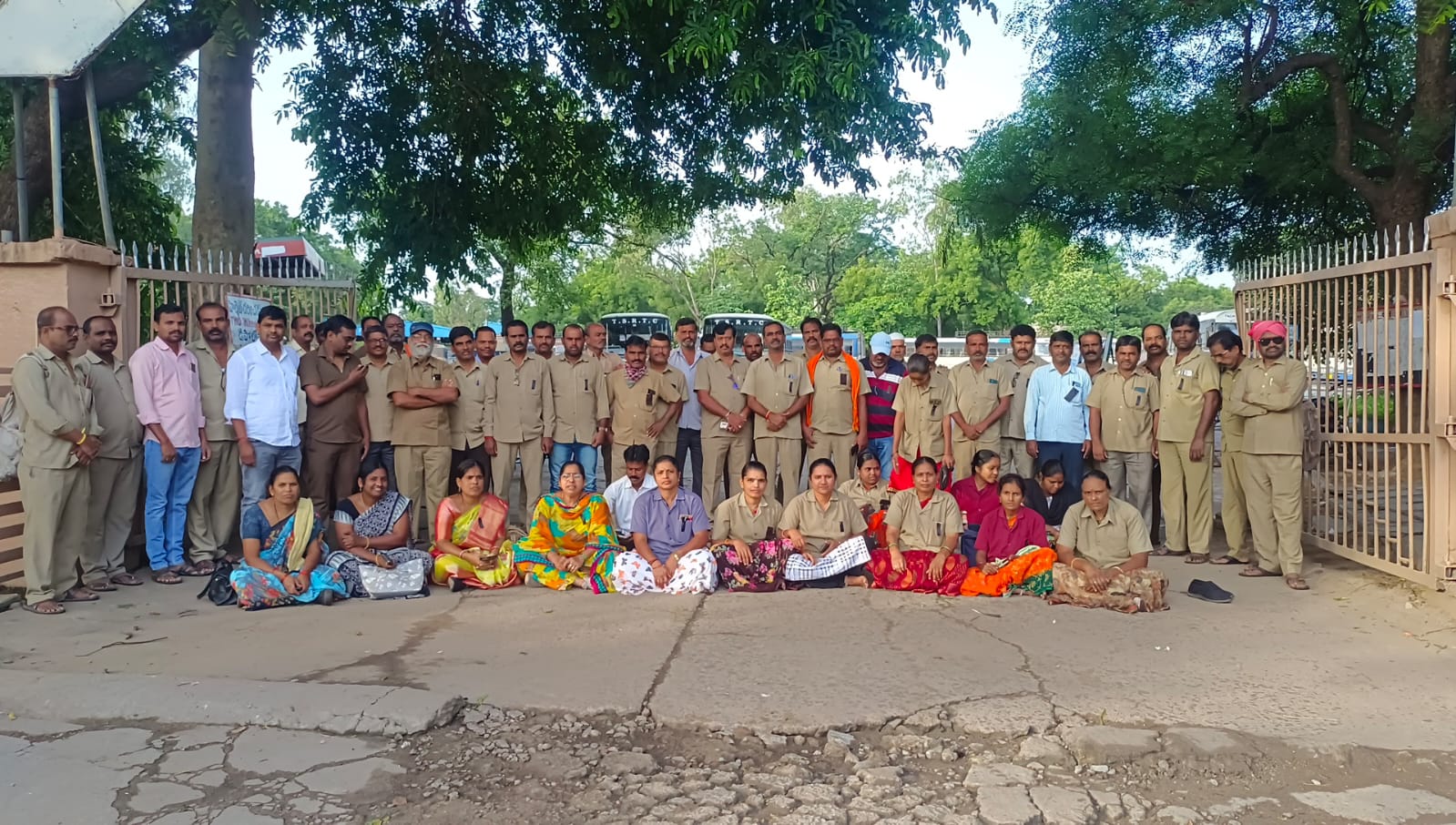 ఆర్టీసీ బిల్లును ఆమోదం తెలపాలి
