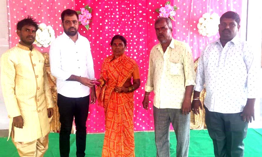 పేదింటి పెళ్లికి సంజీవన్న సాయం..!