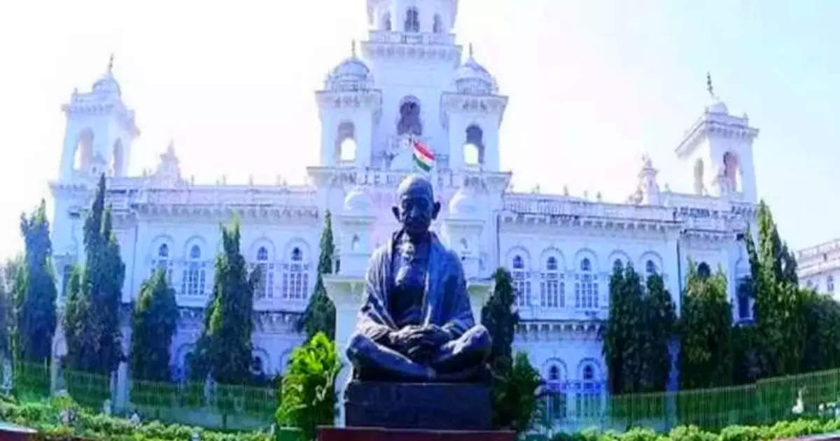 అసెంబ్లీ ముందు రైతు ఆత్మహత్యాయత్నం