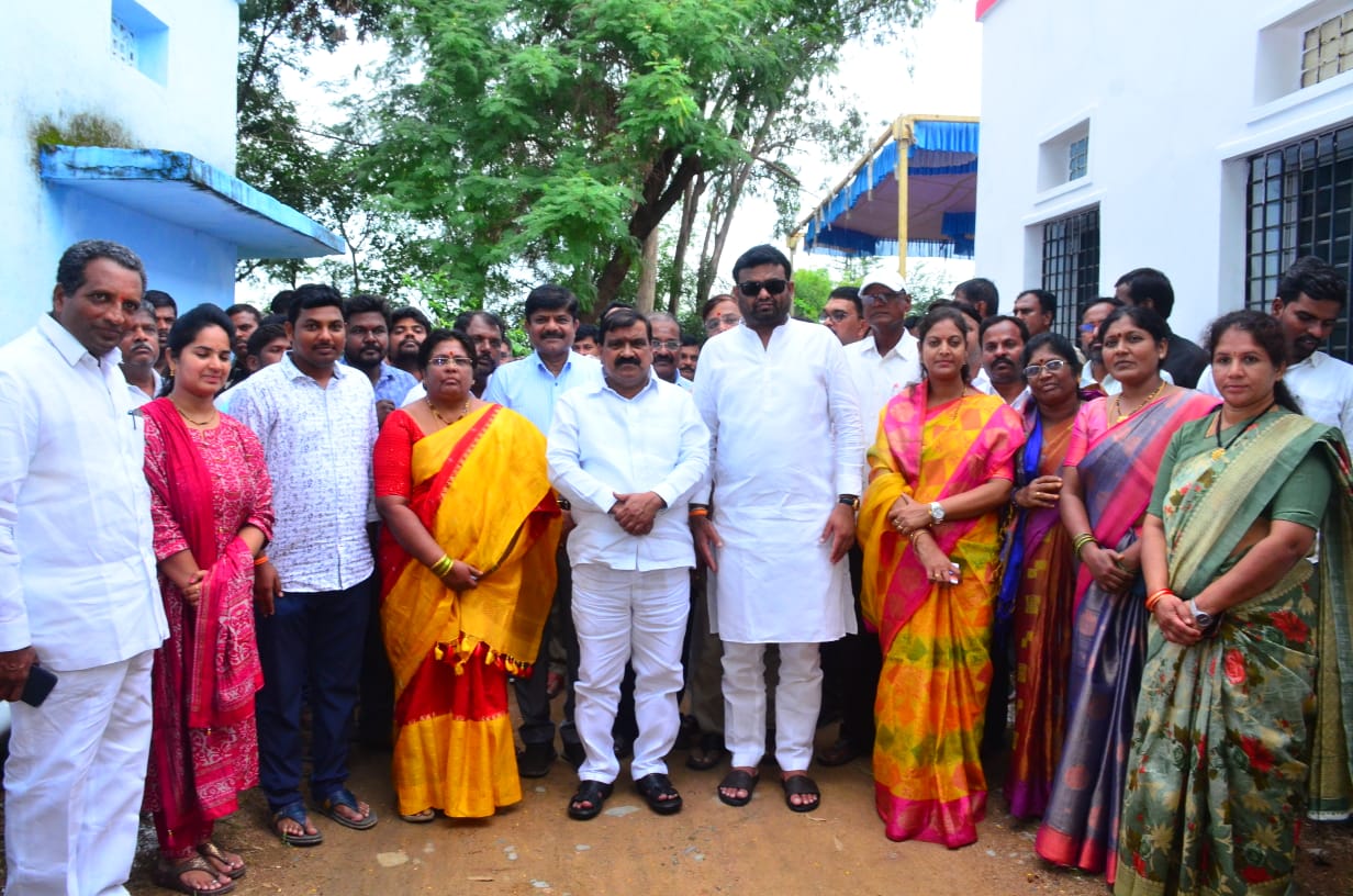 మంత్రి, ఎమ్మెల్యే ప్రోగ్రాంలో ప్రోటోకాల్ చిచ్చు..!