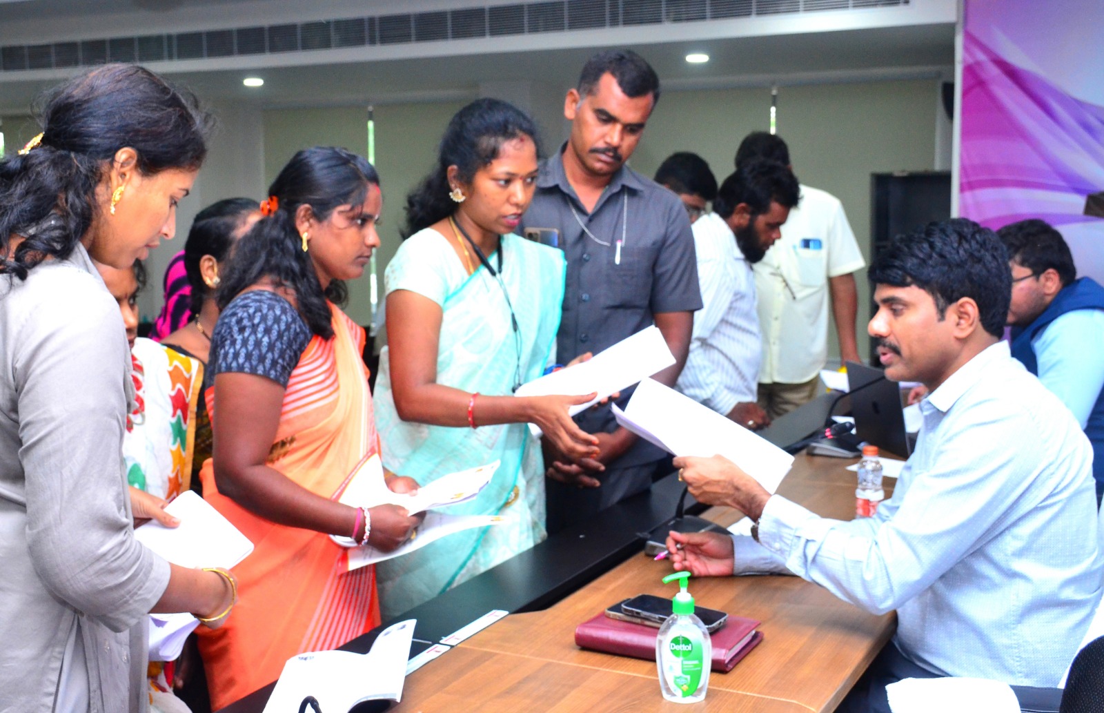 అర్హులకే పేదలకు డబుల్ బెడ్ రూంలు పంపిణీ చేయాలి