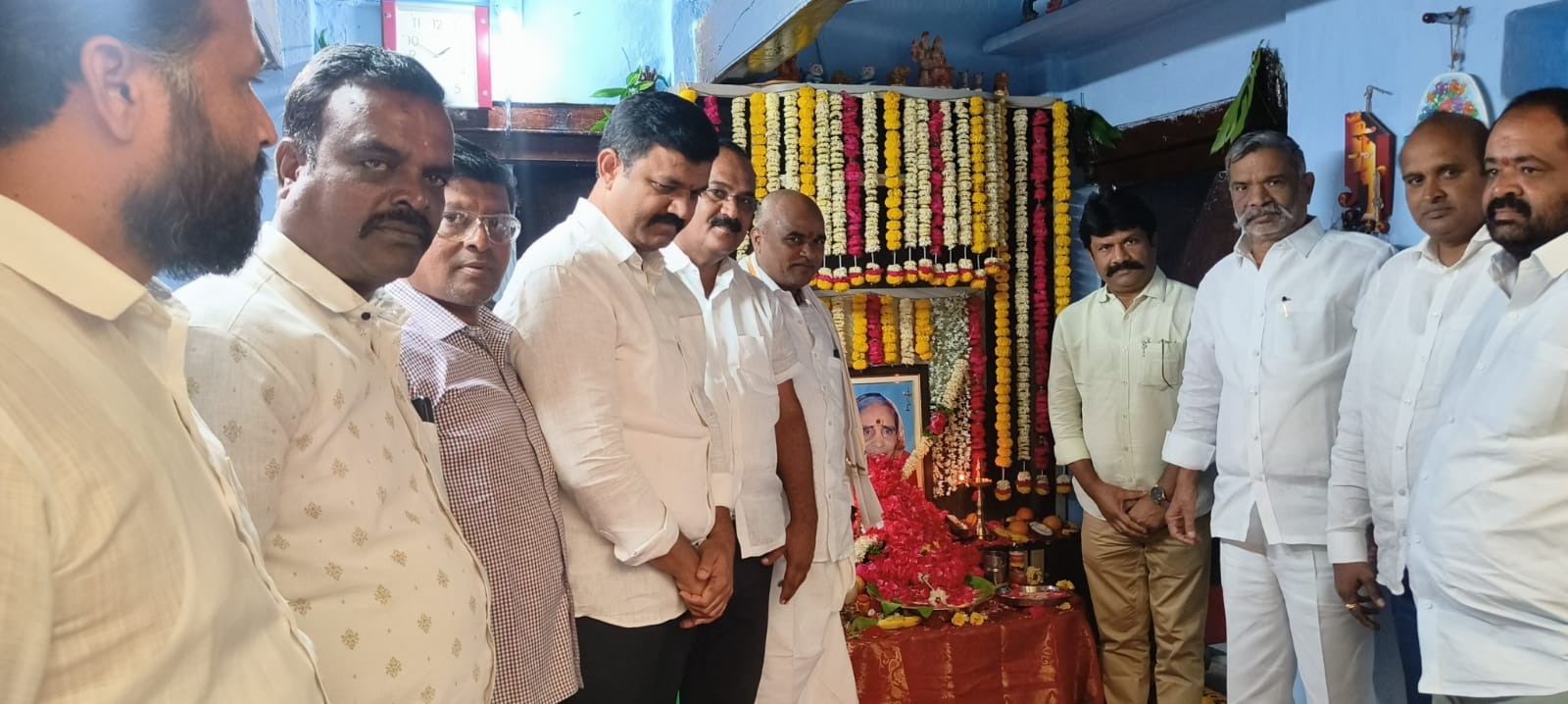 పట్లోళ్ల ఎల్లమ్మకు నివాళులు