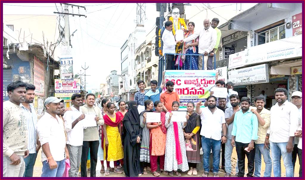 నిరుద్యోగులతో చెలగాటం తగదు